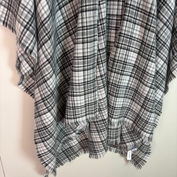 Old Navy Flannel Knit Poncho Ruana One Size Gray Plaid Fringe Open Cardigan - Picture 3 of 8